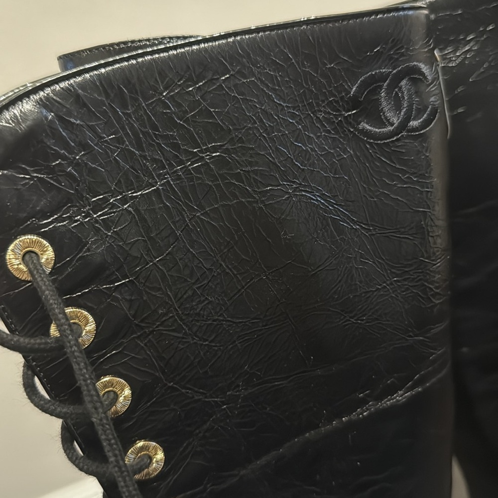 Women's Black Lace-Up Knee-High Boots - Picture 13 of 14